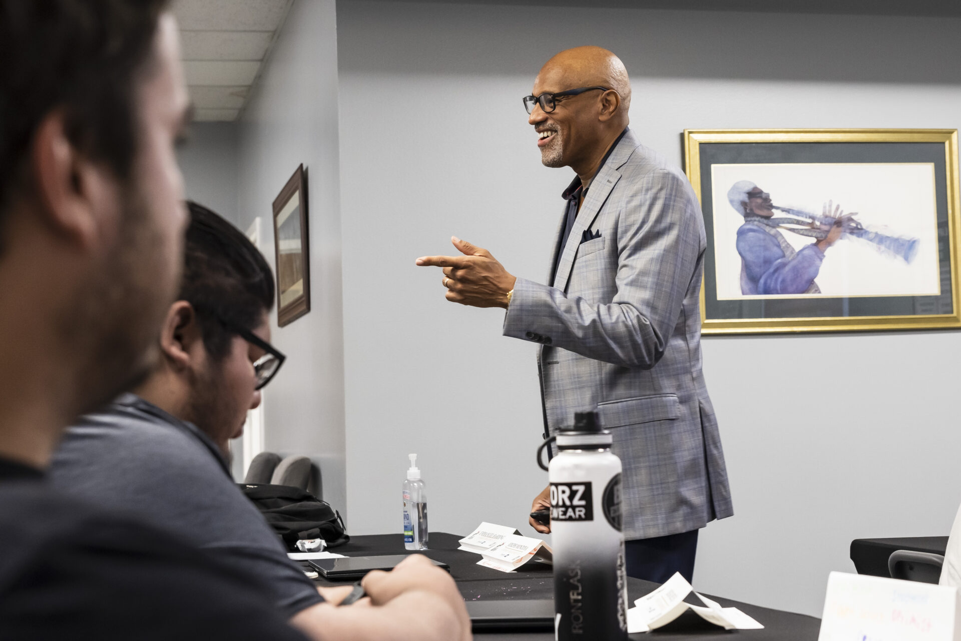 IE Black Worker Center class with Executive Director Dr. Thomas leading a class.